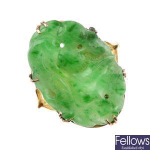 An early 20th century 9ct gold jade ring.