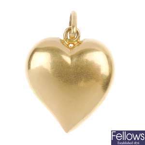 An 18ct gold heart pendant.