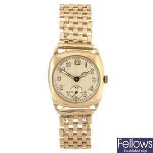 (115078) A 9ct gold manual wind gentleman's bracelet watch.