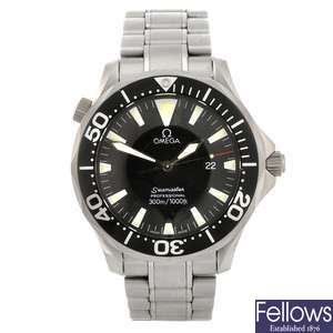 (033077) A stainless steel quartz gentleman's Omega Seamaster bracelet watch.