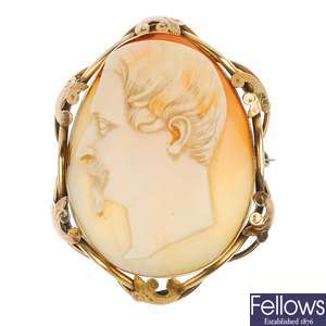 A late 19th century oval shell cameo brooch.