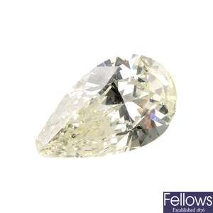 A pear-shape diamond, weighing 1ct.