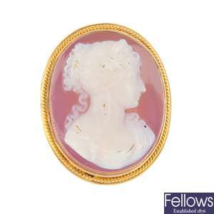 A late 19th century gold agate cameo dress stud. 