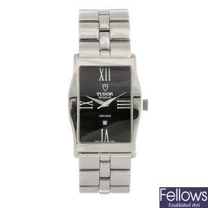 (76027) A stainless steel automatic gentleman's Tudor Archeo bracelet watch.
