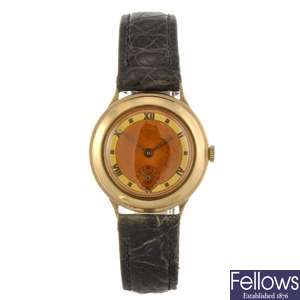 A 9ct gold manual wind gentleman's wrist watch.