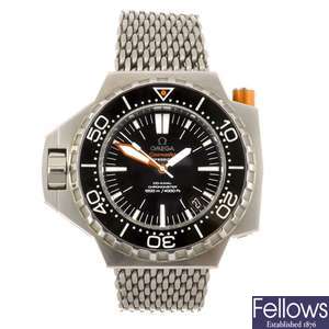 (134177238)  A stainless steel automatic gentleman's Omega Seamaster Ploprof bracelet watch.
