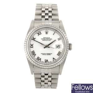 (B2) A stainless steel automatic gentleman's Rolex Datejust bracelet watch.