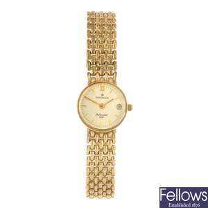 (0000805) A 9k gold quartz lady's Sovereign bracelet watch.