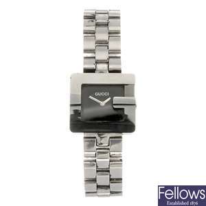 A stainless steel quartz lady's Gucci 3600L bracelet watch.