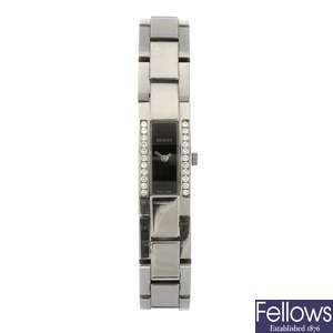 A stainless steel quartz lady's Gucci 4600L bracelet watch.