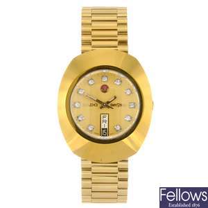 (954000848) A gold plated automatic gentleman's Rado DiaStar bracelet watch.