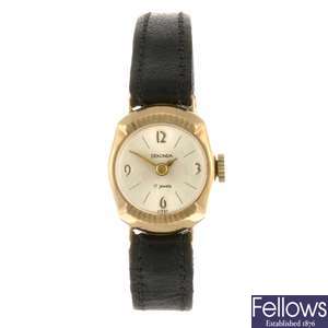A 9ct gold manual wind lady's Sekonda wrist watch.