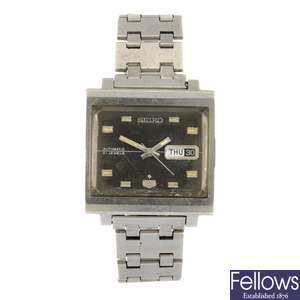 A stainless steel automatic gentleman's Seiko bracelet watch with three other watches.