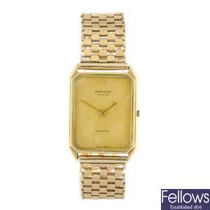 (6779) An 18k gold quartz gentleman's Sarcar bracelet watch.