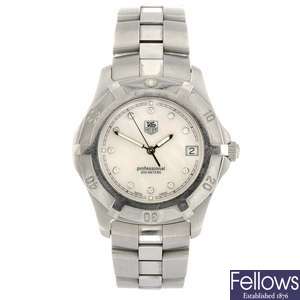 (205153587) A stainless steel quartz gentleman's Tag Heuer 2000 Exclusive bracelet watch.