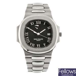 A stainless steel automatic gentleman's Patek Philippe Nautilus Power Reserve bracelet watch.