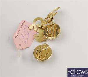 (123171053) two pairs of assorted earrings