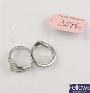 (602037618) two assorted rings