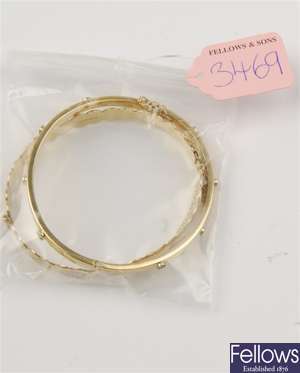 (709023253) two assorted bangles