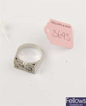 (501033726) 18ct stone set ring