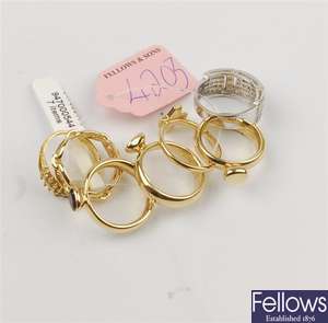 (947000544)  22ct ring, six assorted rings