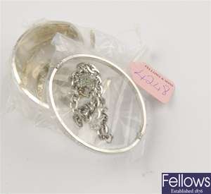 (921003342)  ring item of jewellery, 9ct clasp bangle,  link bracelet