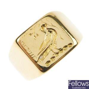 A 1970s 18ct gold seal ring.