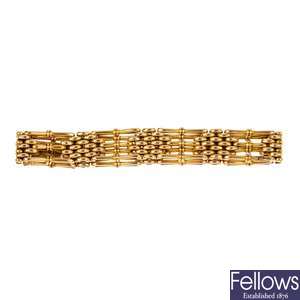 An early 20th century 15ct gold gate-link bracelet.