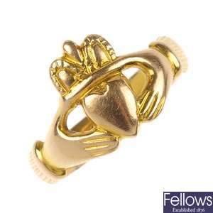 An Edwardian 15ct gold Claddagh ring.