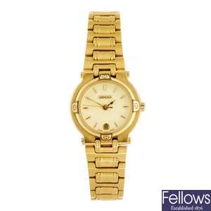 A gold plated quartz lady's Gucci 9200L bracelet watch.