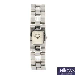A stainless steel quartz lady's Gucci 2305L bracelet watch.