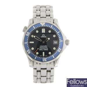 (207310931) A stainless steel automatic mid-size Omega Seamaster bracelet watch.