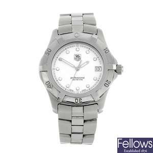 (310240245) A stainless steel quartz gentleman's Tag Heuer 2000 Series bracelet watch.