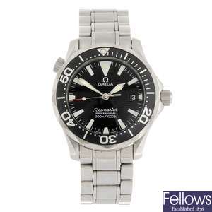 (401053837) A stainless steel quartz mid-size Omega Seamaster Professional bracelet watch.