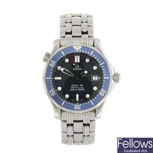 (401053812) A stainless steel quartz mid-size Omega Seamaster Professional bracelet watch.