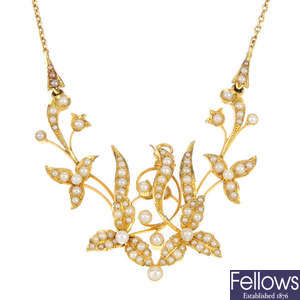 An early 20th century 15ct gold split and seed pearl floral necklace.