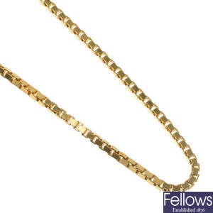 A 9ct gold box-link chain.