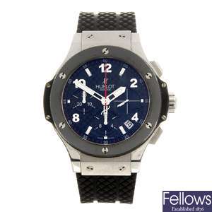 A stainless steel and ceramic automatic gentleman's Hublot Big Bang wrist watch.
