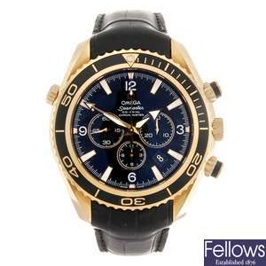 An 18ct gold automatic chronograph gentleman's Omega Seamaster Planet Ocean wrist watch.