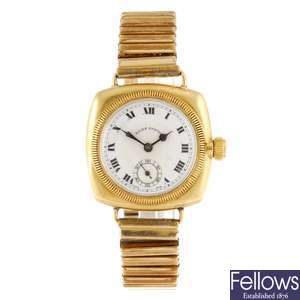 An 18k gold manual wind gentleman's Rolex Oyster bracelet watch.