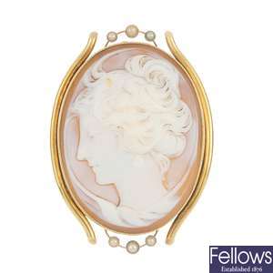 An early 20th century 15ct gold shell cameo brooch.