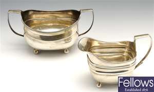 A George III silver cream jug & a similar sugar bowl.