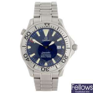 (935001419) A stainless steel automatic gentleman's Omega Seamaster bracelet watch.