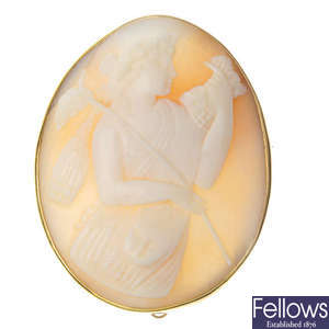 An early 20th century 9ct gold shell cameo brooch.