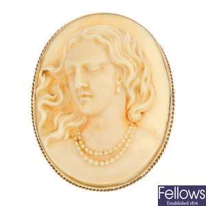An early 20th century carved ivory brooch.