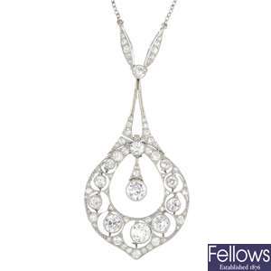 An Edwardian platinum diamond pendant.