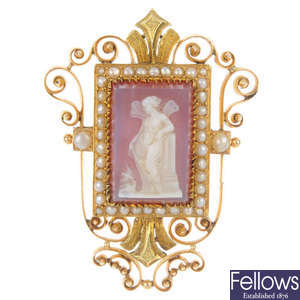 A hardstone cameo and split pearl sentimental brooch.