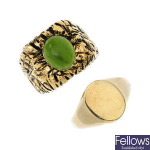 A 9ct gold signet ring and a nephrite jade ring.