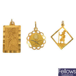 A selection of six pendants.