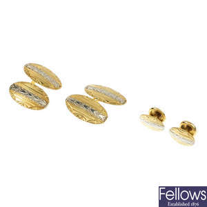 A pair of cufflinks and studs.